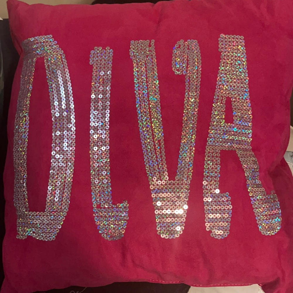 Diva sequence pillow